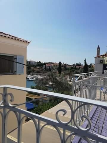Old Harbor Apartments Σπέτσες Εξωτερικό φωτογραφία